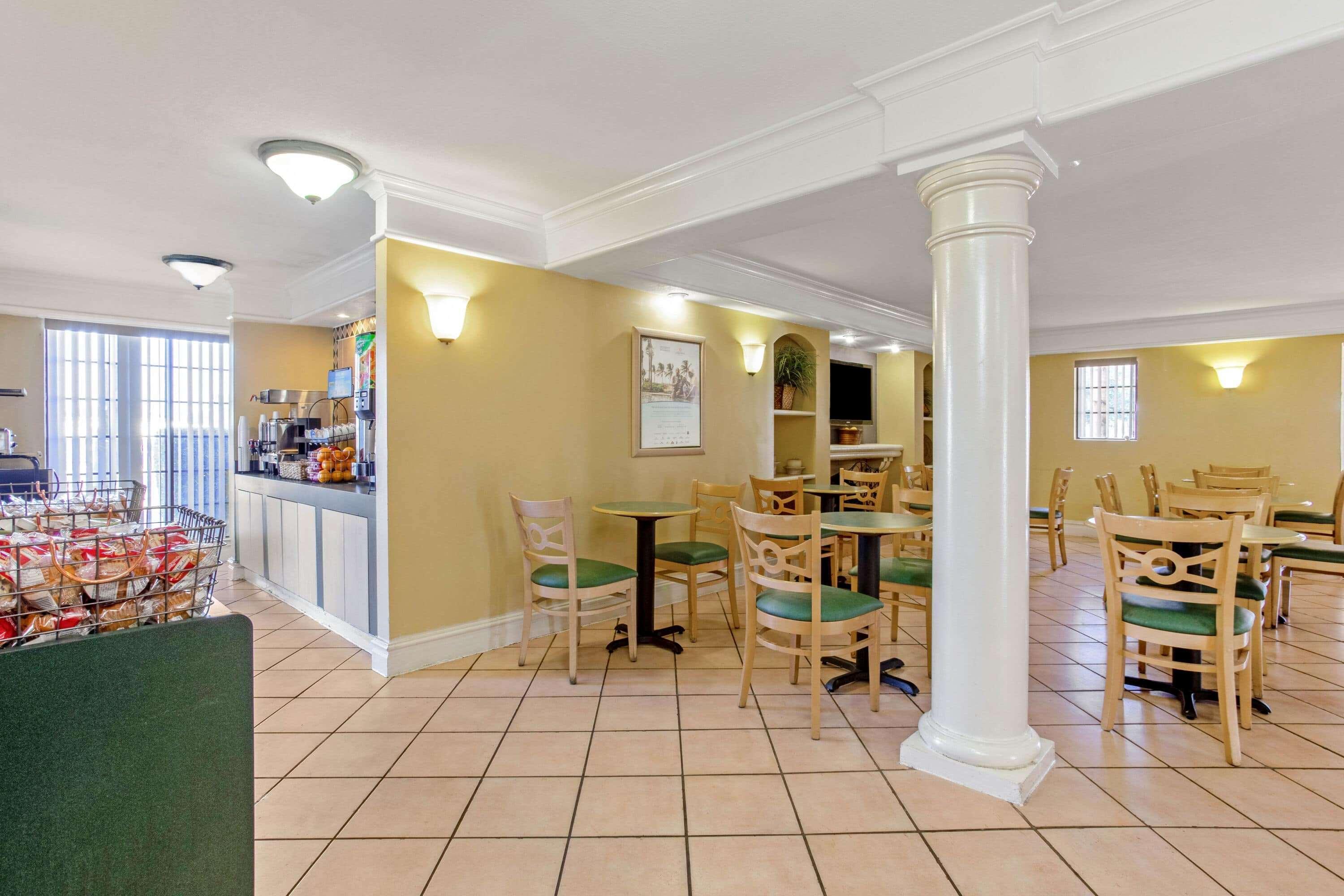 La Quinta Inn By Wyndham Tampa Bay Pinellas Park Clearwater Exterior foto